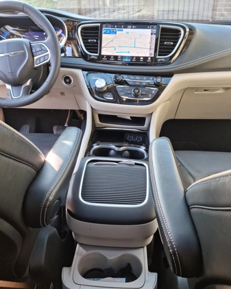 Chrysler Pacifica cena 229900 przebieg: 28700, rok produkcji 2022 z Gostyń małe 326